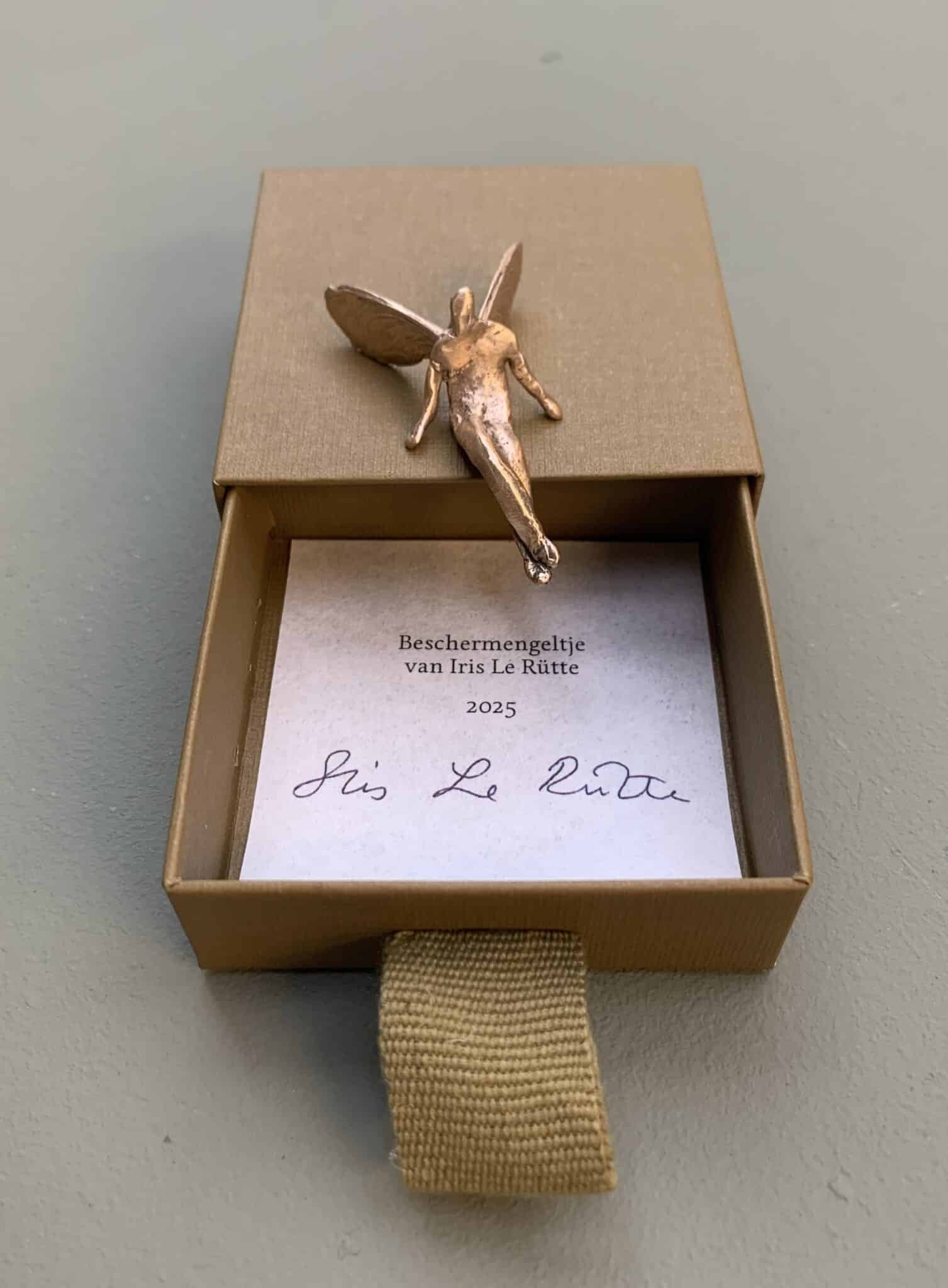 IMG_4978 3 Bronzen beschermengeltje van Iris Le Rütte - Afbeelding 1